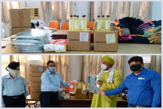 kirti nagar rwa distributed sanitizer, face shield, mask to north delhi municipal corporation