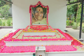 dr. parvatamma rajkuma