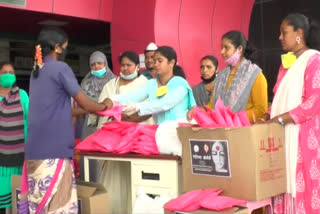 Distribution of sanitary pads for migrant women workers by Sahara Women's Congress ...