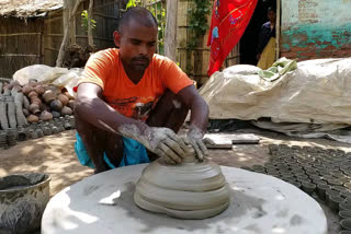 लॉकडाउन के कारण कुम्हारों की हालत खराब