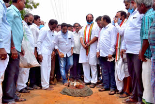 tpcc cheif uttamkumar reddy laid foundation for roads in suryapet district