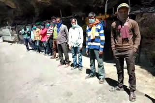 Migrant laborers stranded in Kinnaur demanded administration to go home