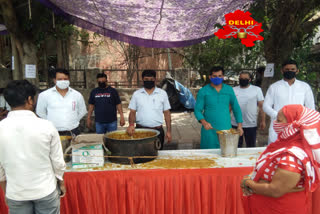 ATS and Special Staff  organized Food in Dwarka delhi due to lockdown