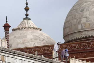 HEAVY THUNDERS OBSERVED NEAR TAJ MHAL