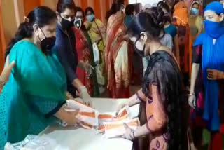 Gautam Gambhir Foundation distributes sanitary pads to women in Shahdara