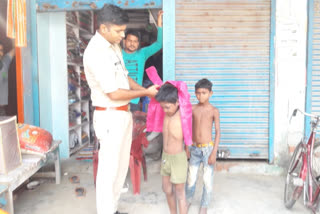 police helped children