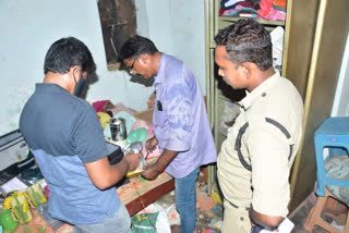 Cash and gold Theft (chori) at shivayalayam coloney, Eleswaram East Godavari District