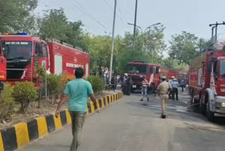 heavy fire broke out in a private company of noida