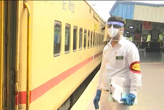 golkonda express reached khammam railway station