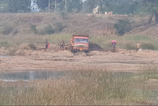 Illegal mining continuous of sand from Shivnath river