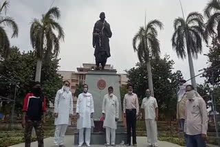 congressmen-reached-vallabh-garden-and-sang-vande-mataram-in-bhopal