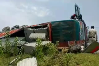Uncontrolled truck overturns in Surajpur