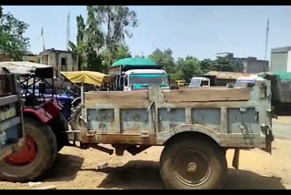 Police seize five sand filled dumper and three tractor-trolleys in Sehore