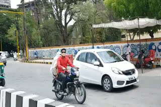 People troubled by the scorching heat