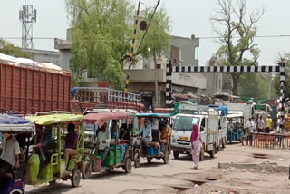 Underpass not built at Kirari gate, jam for hours