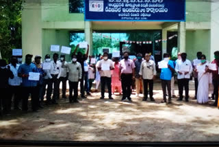 narsipatnam current office workers protest over current bill amendment made by centre