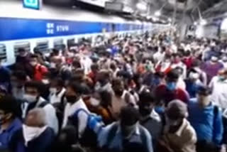 heavy rush in vijayawada railway station due to lockdown effect