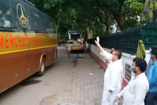 sanjay singh flagged off migrants buses from delhi to bihar