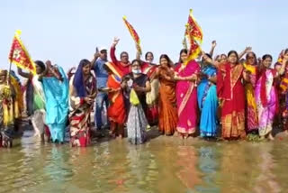 People protest against the road closure in Patna