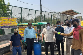 On World Milk Day social organization distributed milk among people at Anand Vihar bus stand