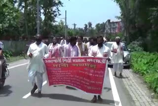 Protest by Ojapali artist at Baniyakuchi of Barpeta