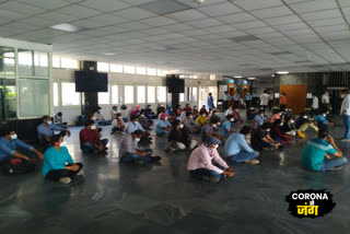 protest of AIIMS union in delhi due to coronavirus