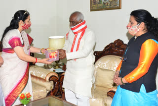 Governor meets DGP and BJP Mahila Morcha workers