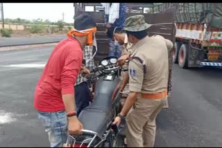 Shivpuri Traffic Station Incharge Ranveer Singh Yadav set the example of humanity