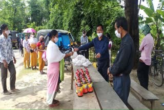 Food distribute in jonai