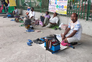 Delhi's shoemaker in difficult conditions even after the lockdown is lifted