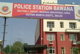 bawana police arrested miscreant in snatching case