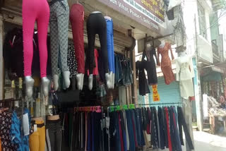 ground report from budh vihar delhi over garments traders