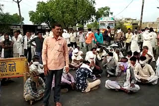 Farmers protest on road for crops