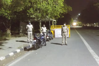 dwarka north police with crpf  doing picket checking during unlock-1