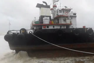 Stranded mid-sized ship beaches at Ratnagiri's Mirya beach