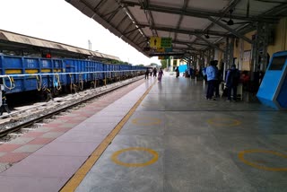 migrant labours return to vijaypur by train