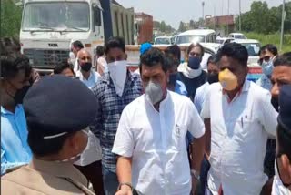 bhima-army-chief-chandrashekhar-azad-stopped-by-police-at-roorkee-border