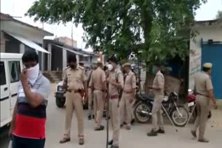 पुलिस टीम पर पथराव