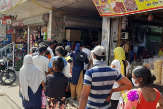 social distance not followed by people for rationing in Badarpur assembly constituency During lockdown