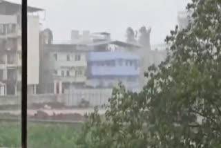 Cyclone Depression മുംബൈ മഹാരാഷ്ട്ര നിസർഗ ചുഴലിക്കാറ്റ് വിദർഭ മേഖല ഇന്ത്യൻ കാലാവസ്ഥാ വകുപ്പ്