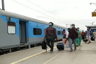 459 migrant workers arrive by special train in bokaro jharkhand