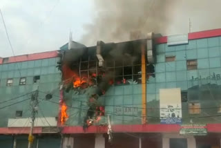 Delhi  Azadpur  Fire  Shopping complex  ഡല്‍ഹി  ഷോപ്പിങ് കോംപ്ലക്‌സിൽ തീപിടിത്തം  തീപിടിത്തം  ഷോപ്പിങ് കോംപ്ലക്‌സ്  ആസാദ്‌പൂര്‍