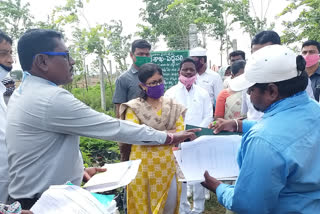 Collector Sikta sets up a greenhouse nursery at Manthani Division Gazulapalle village