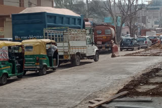 Long traffic on the ticking borde in delhi