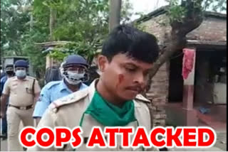 liquor den in Bihar  stone-pelting  liquor  പട്‌ന  Bihar  police attacked by people  liquor lobby  ബിഹാർ  അനധികൃത മദ്യവിൽപന  റെയ്‌ഡിനിടെ പൊലീസിന് നേരെ കല്ലേറ്