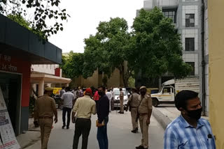 Noida Sector 24 police arrested BJP workers, supporters demonstrated in police station