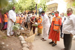 'పరిసరాల స్వచ్ఛతనే ప్రజలకు శ్రీరామరక్ష'