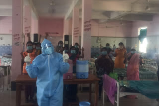 مہاراشٹر کے ڈاکٹر کی جانب سے قرنطینیہ کے مریضوں کو یوگا کی تربیت