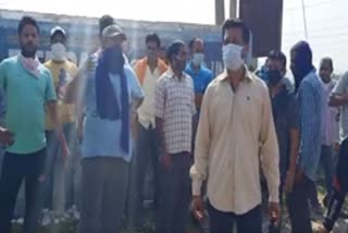 Workers protest in Una and submit memorandum to DC