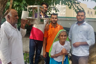 Birds planted in Mundawar, पक्षियों के लिए लगाए गए परिण्डे